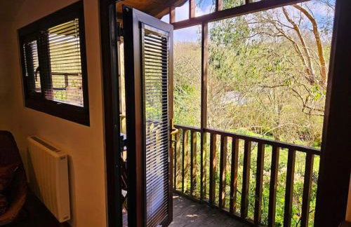 Treetops Lodge, private Cornish hideaway, parking, garden - Foto 38