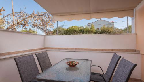 Cosy Summer Studio by the Sea on Semi Basement Level - Foto 2