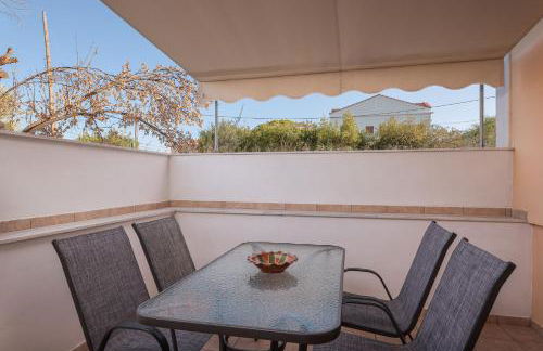 Cosy Summer Studio by the Sea on Semi Basement Level - Foto 2