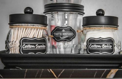 Mid-Century Modern Retreat in Little Italy - Foto 50