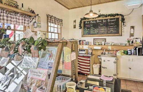 Charming Farmhouse with Pool and Fishing Pond! - Foto 44