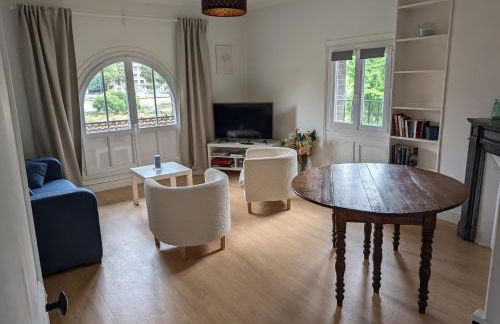 Seine-Front Apt in Stone House with parking and garden, Lacroix Island - Photo 6