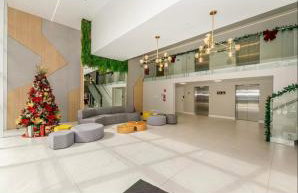 Studio novo e amplo no Centro com ar e home office - Photo 36