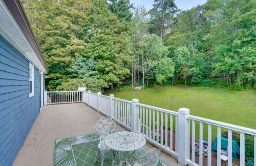 Cozy Pittsfield Gem with Deck, Gazebo and Fireplace - Foto 26