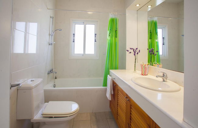 Sunset Beachfront Villa Meneou - Foto 31