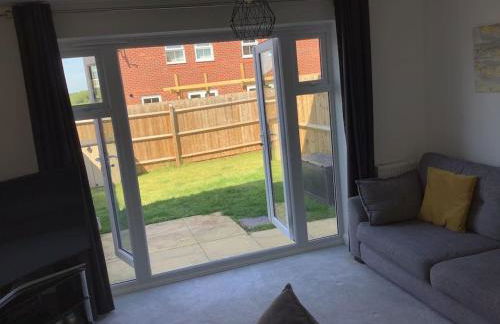 Entire 2 bedroom house in Tamworth - Photo 10