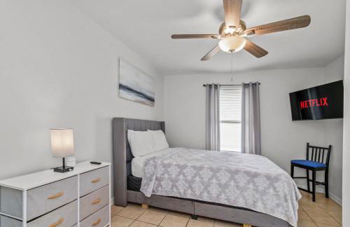 8 Mins to SPI Beach Spacious 3BR with Backyard - Foto 9