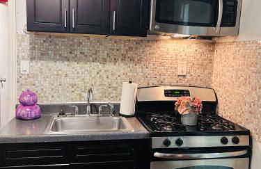 The Layover Lounge - Foto 13