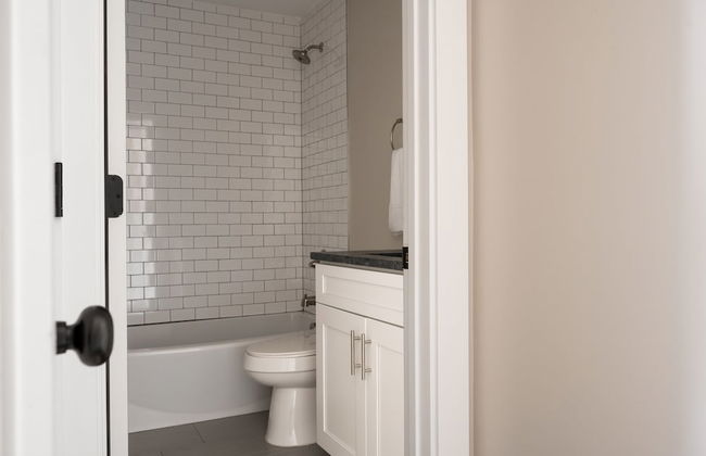 Mccreery by Avantstay Stylish Spacious Nashville Flat w Modern Design - Photo 22