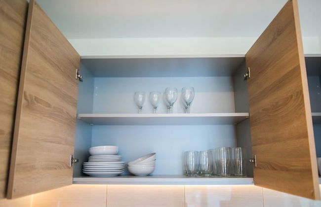 Thames View 2 Bed Apartment With Balcony - Photo 17