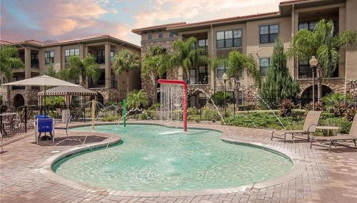 Pool view, 10 miles to Disney World, washer, dryer, kitchen, Wifi, two pools, ground level - Foto 5