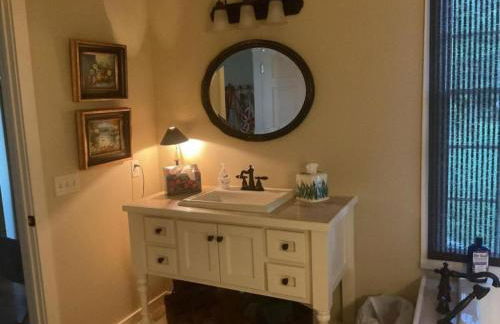 Secluded Country Cabin Rental with Beautiful Garden Space near Fayetteville, Arkansas - Foto 19