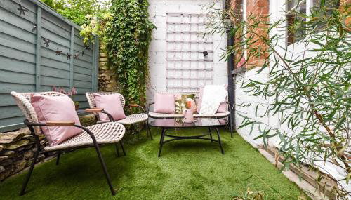 Cheerful 3 bed Grade II Central Cottage - Foto 2, Garden, Garden view