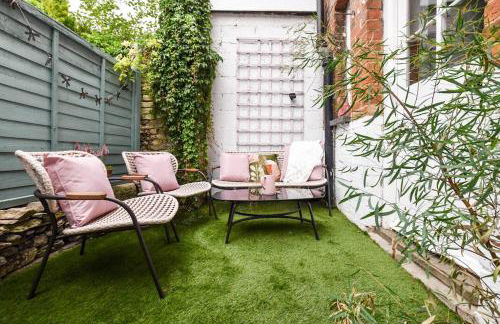 Cheerful 3 bed Grade II Central Cottage - Foto 2