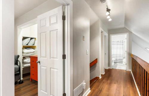 Scandia - Hot Tub, Arcade, Dog-Friendly, and Walk to Marina! - Foto 24