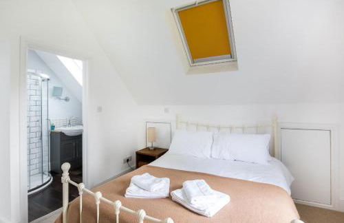 Stunning 5 Bed in the Centre of Bourton! - Photo 30