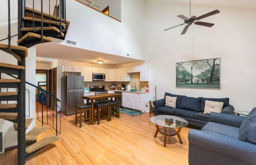 Cozy Loft Near Lake Trails and Mountain Views - Foto 9