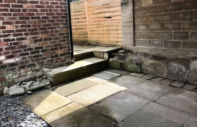 Stylish 3 Bedroom House Only 5 Mins From M6/m58 - Photo 29