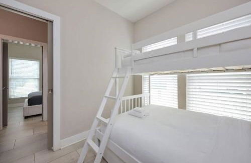 Two Townhomes - Hot Tubs and Rooftop Balconies - Foto 13