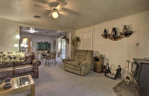 Walkable Ten Sleep House with Patio and Sunroom! - Foto 5