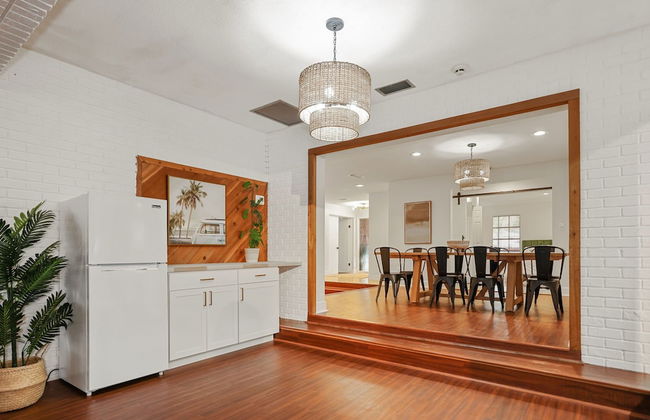 Golden Retreat: Expansive 6BR Home w Heated Pool ~ - Foto 8