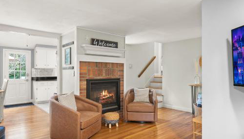 Modern Beach & Pond Getaway in Heart of Cape Cod - Foto 2