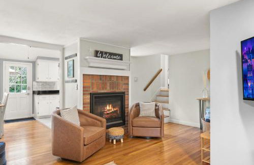 Modern Beach & Pond Getaway in Heart of Cape Cod - Foto 2