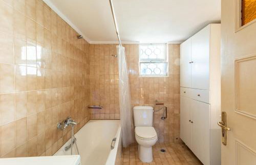 Avia's Seaside Hideaway with Lush Garden - Foto 32