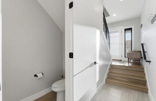 Luxury Hideout w Hot Tub Steam Shower - Photo 43