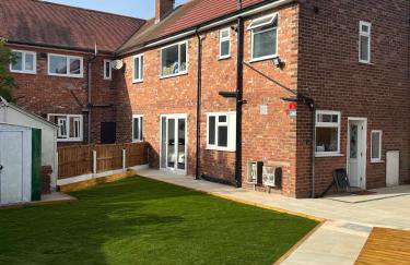 The Place with king beds, Ensuite Bathrooms, Close to Airport and Free Parking - Foto 24