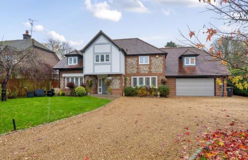 Luxurious Modern Henley Home with Pool & Hot Tub, 5 Bedrooms, Parking - Foto 24