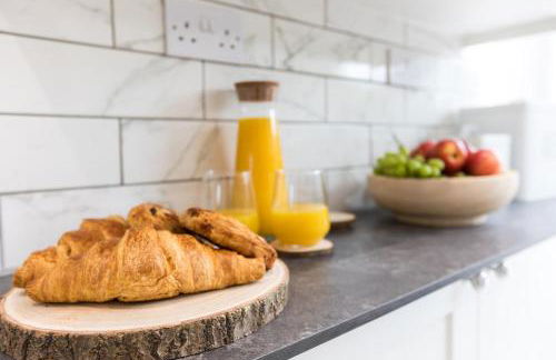 4 Bed Home sleeps 7 close to Cheshire Oaks Princes Rd - Photo 30