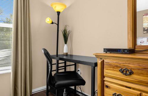 Upstay Home w Pool Hot Tub & Patio - Pet Friendly - Foto 22