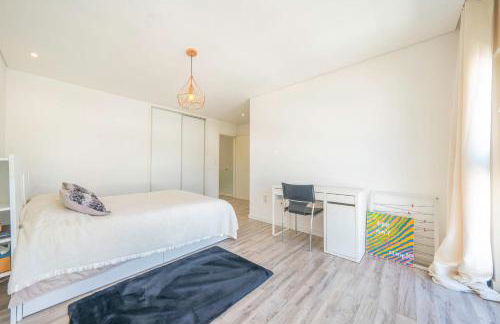 Black Pool House just 10 minutes away from the beach - Foto 13