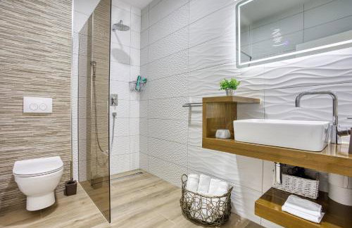 LUXURY VILLA PARADISE 120m from sandy beach, heated pool, billiard, max 12 pax - Foto 35