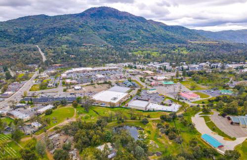 Walk to Dtwn! Dog-Friendly Oakhurst Gem with Yard - Foto 39