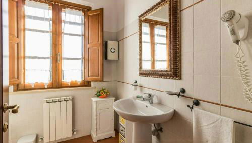 Rural Apartment With Views Of Lake Trasimeno - Photo 4