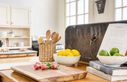 Historic & Secluded Estate on the Hudson River w/ Pool Sleeps 24 River House by Avantstay - Foto 47