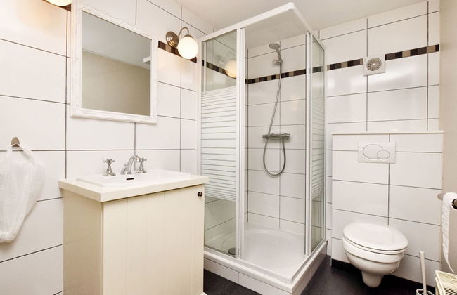 Fine Group House With Sauna Garden - Photo 19