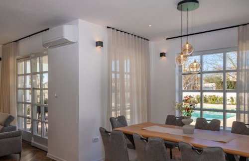 Villa Fiora, a beautiful and modern villa with a pool - Foto 16