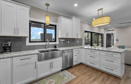 Views! Dock, Water, Game Room, Kids Room! - Foto 12