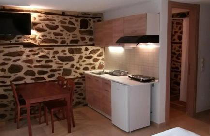 MARIANTHI'S STONE HOUSE- Studio2 - Photo 4