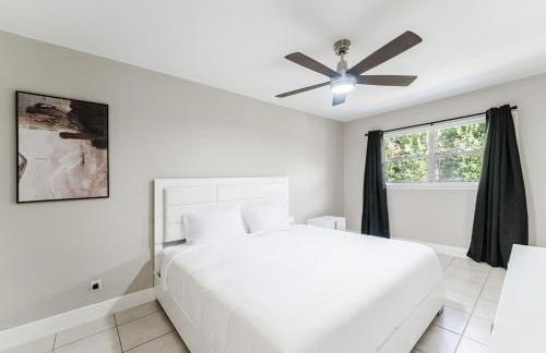 Modern Boca Condo Near FAU - 2 KING BR, Pool - Foto 13