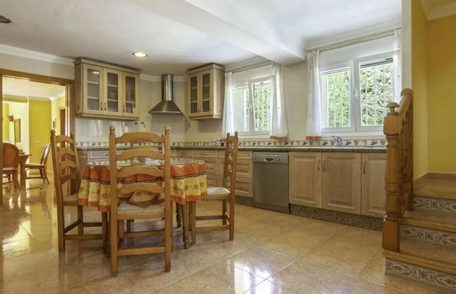 Charming Holiday Home in Calpe With Barbeque - Photo 33