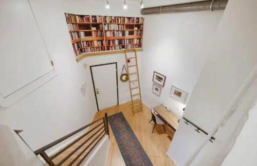Loft Retreat - King Bed&Balcony - Pet-Friendly 30 - Foto 7