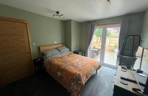 Private, Modern and Detached Garden Apartment - Photo 17