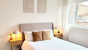 Newly refurbished 2 BR Apartment in South London - Photo 2