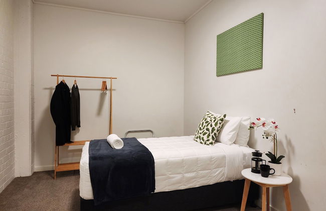 U Suites on Webb - Photo 4