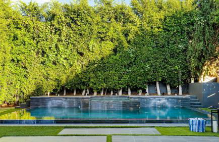 Private LA Retreat w Pool Hot Tub Fire Pit Near Melrose Ave The Martel House by AvantStay - Foto 47