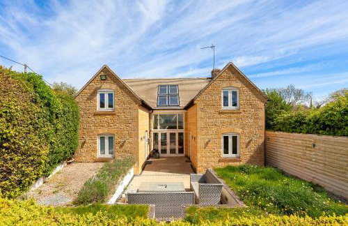 Field House - Stunning 3 Bedroom Home in Kingham! - Photo 7